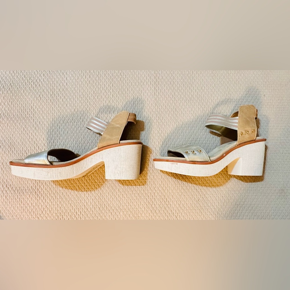 Pierre Dumas Clue 3 Platform Sandal (Gold)     Size 8 1/2